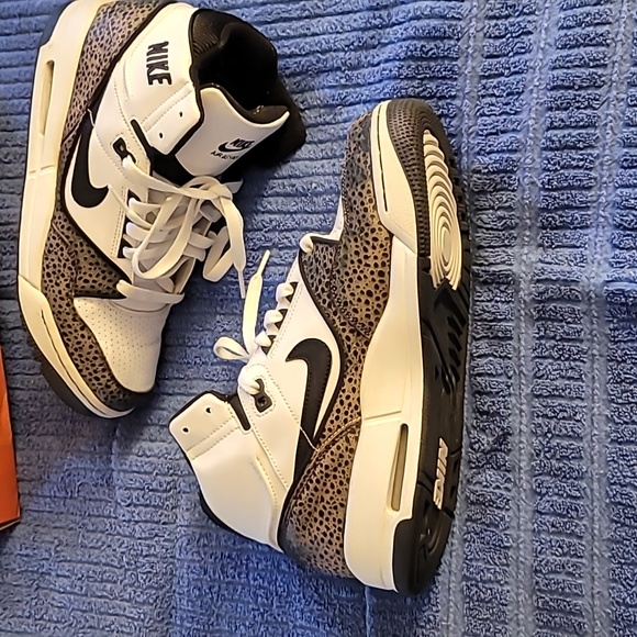 NIKE AIRS HIGH TOPS - Picture 8 of 9